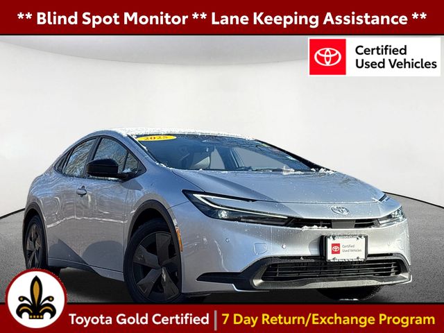 2025 Toyota Prius LE's photo
