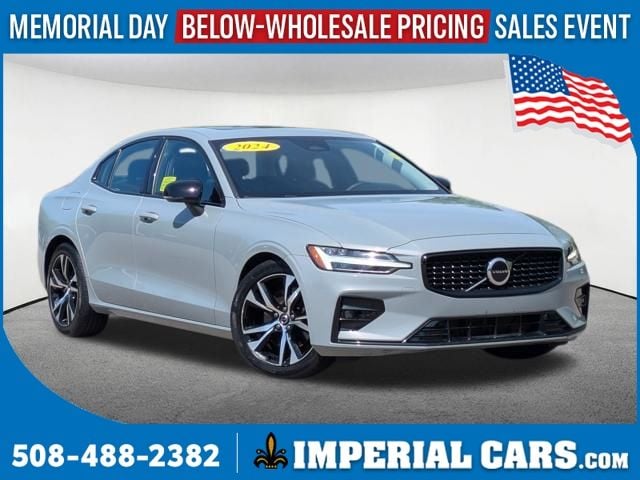 2024 Volvo S60 B5 Core Dark Theme's photo