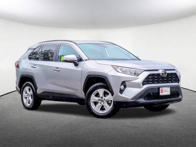 2021 Toyota RAV4 XLE photo 2