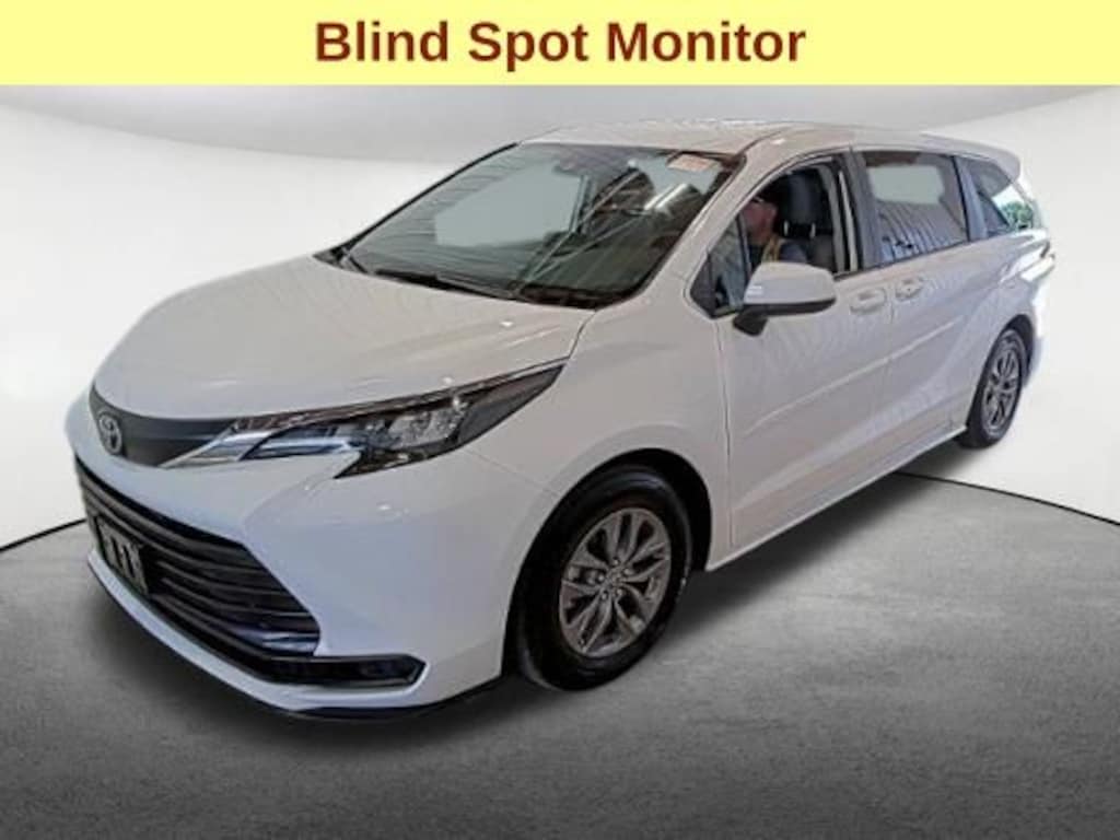 Used 2024 Toyota Sienna LE Minivan/Van