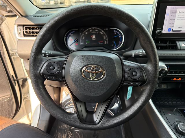 2025 Toyota RAV4 LE - Photo 31