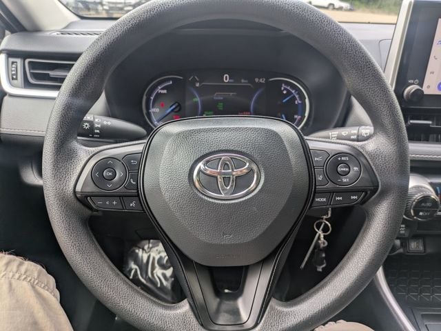 2025 Toyota RAV4 LE - Photo 21