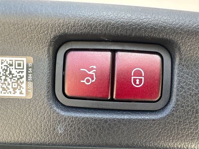 2025 Mercedes-Benz C-Class Sedan C 300 - Photo 13