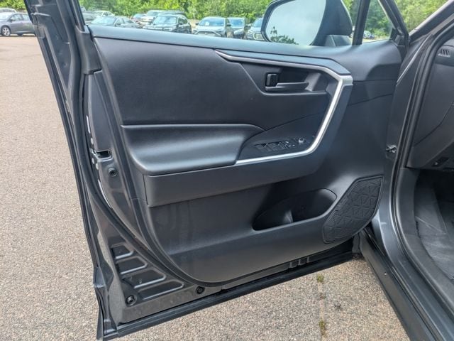 2025 Toyota RAV4 LE - Photo 19