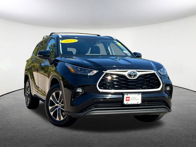 2023 Toyota Highlander XLE photo 2
