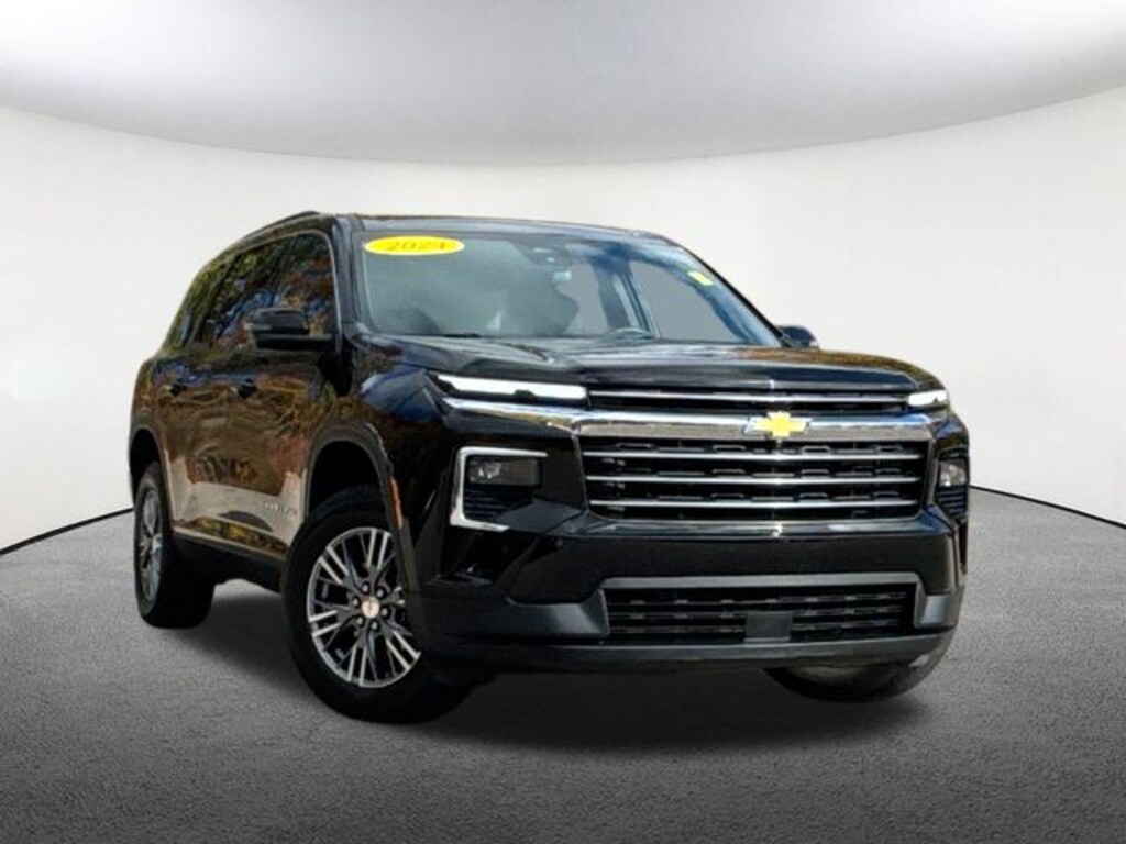 Used 2024 Chevrolet Traverse LT SUV