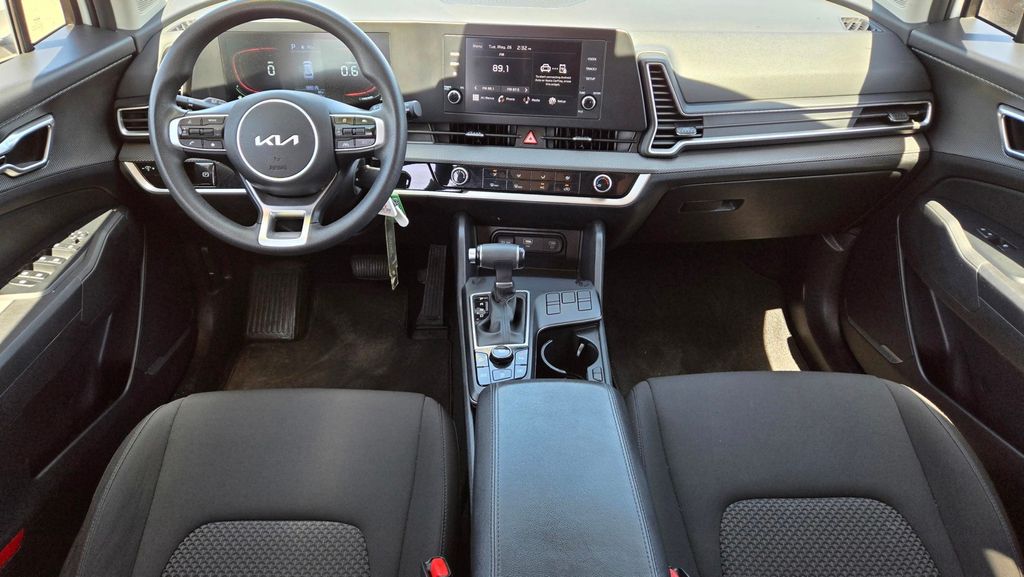 2024 Kia Sportage LX - Photo 12
