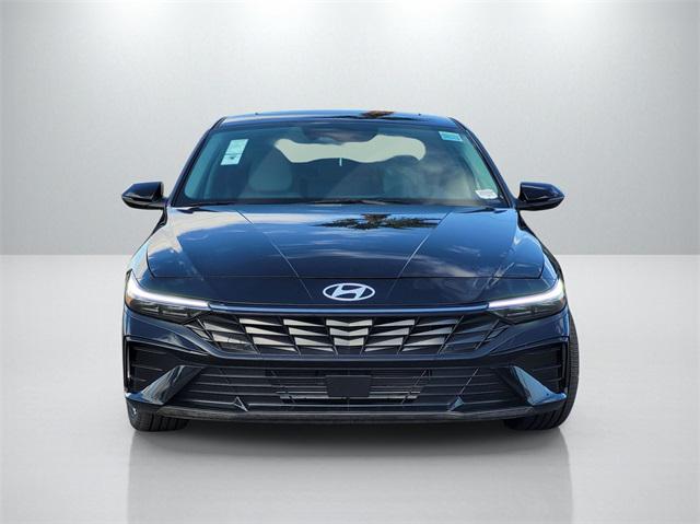 2025 Hyundai Elantra Limited photo 2