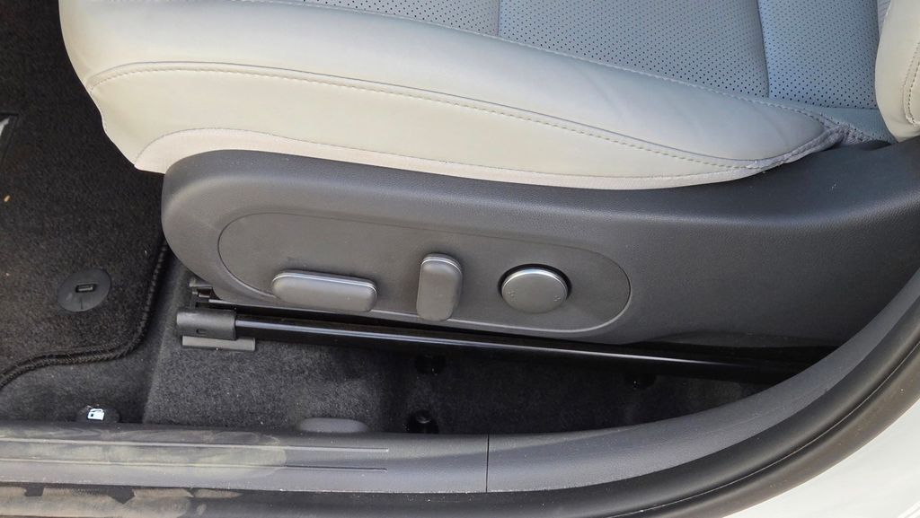 2026 Hyundai Kona SEL Premium - Photo 14