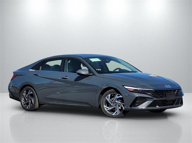 2025 Hyundai Elantra Limited's photo