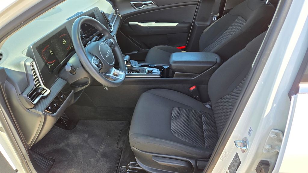 2024 Kia Sportage LX - Photo 13