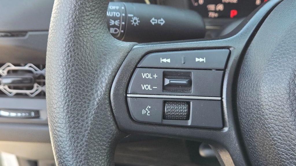 2025 Honda Accord LX - Photo 17