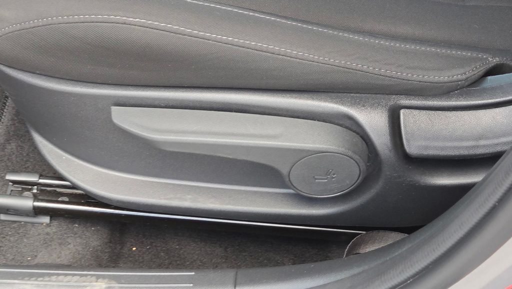 2024 Hyundai Elantra SEL - Photo 14