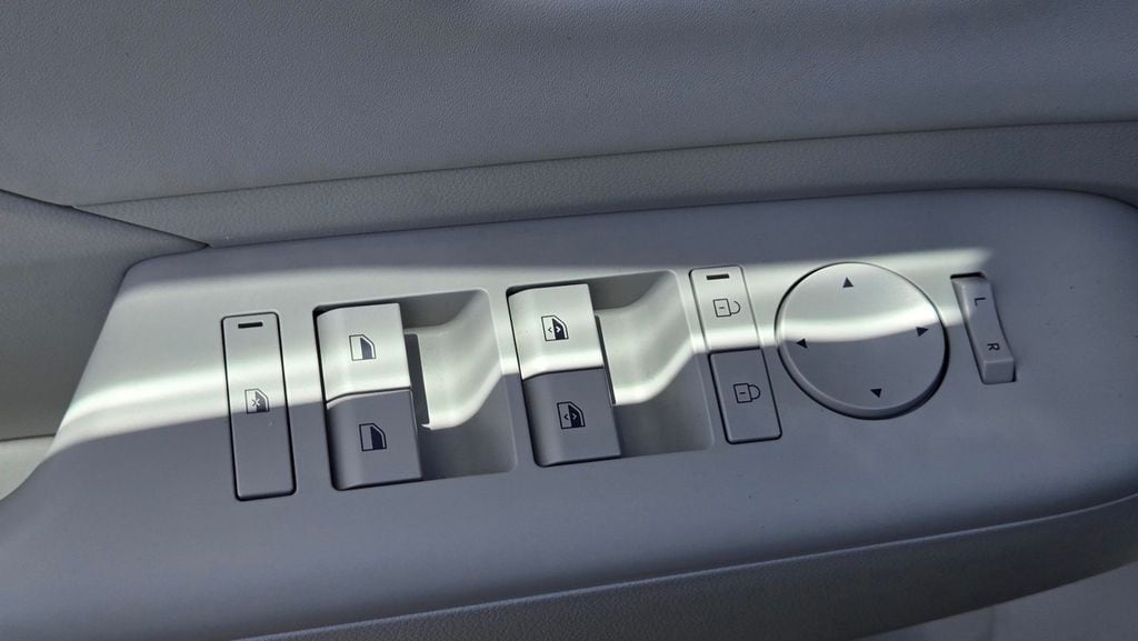 2026 Hyundai Kona SEL Premium - Photo 16