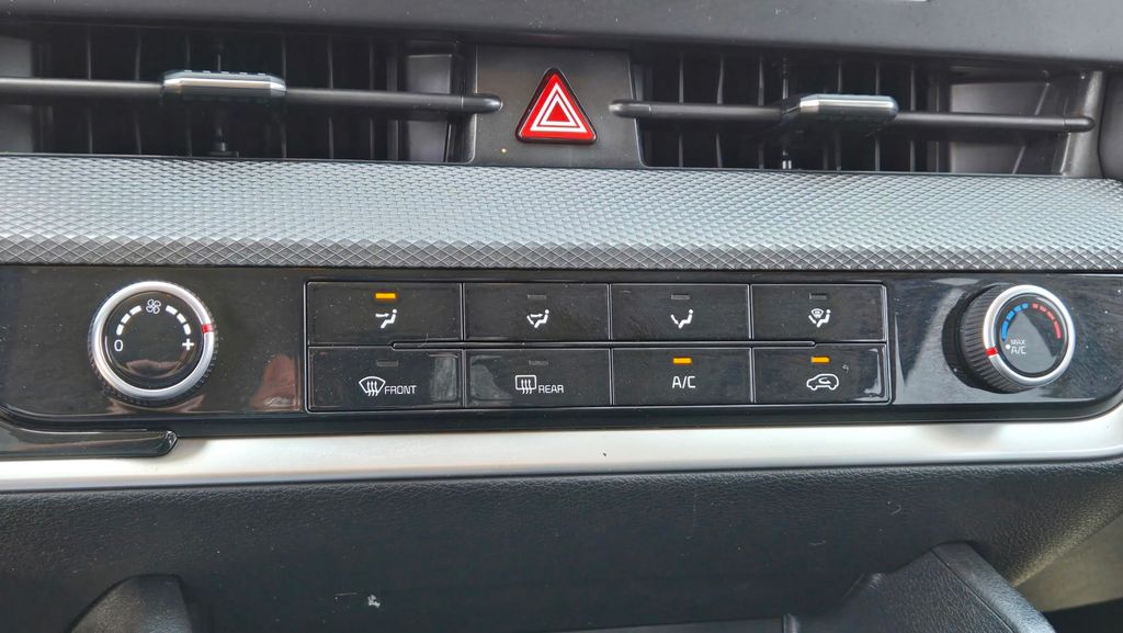 2024 Kia Sportage LX - Photo 22