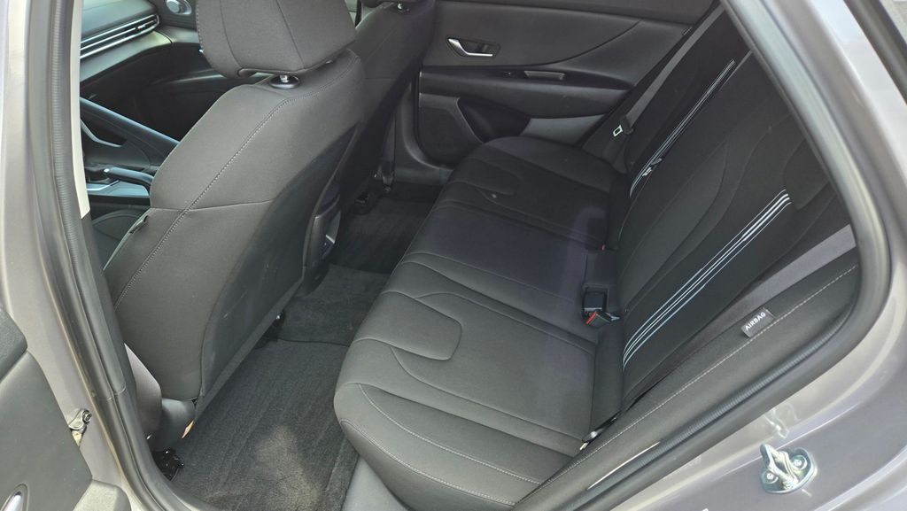 2024 Hyundai Elantra SEL - Photo 11