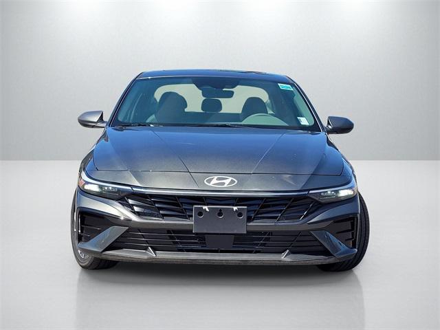 2025 Hyundai Elantra SEL Convenience photo 2