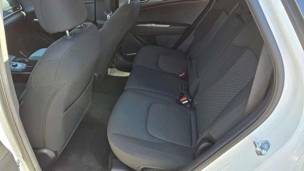 2024 Kia Sportage LX - Photo 11