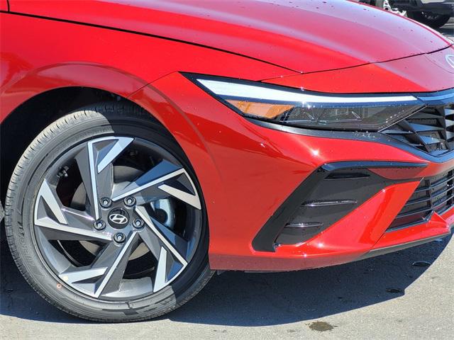 2025 Hyundai Elantra Hybrid Limited photo 2