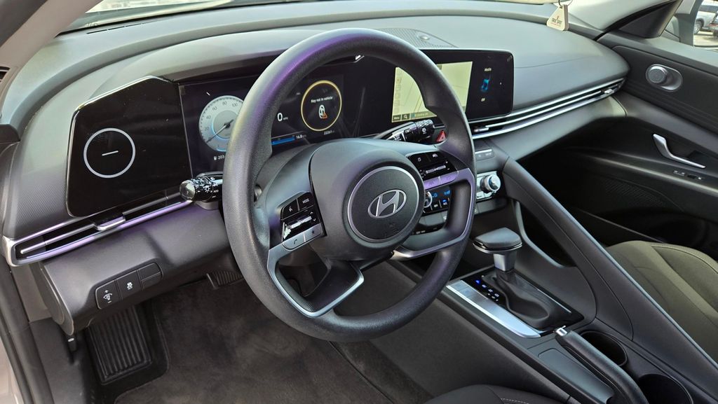 2024 Hyundai Elantra SEL - Photo 9