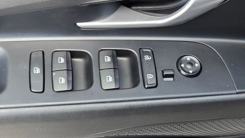 2024 Hyundai Elantra SEL - Photo 16