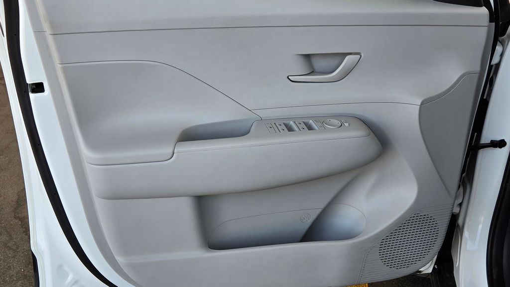 2024 Hyundai Kona SEL - Photo 15