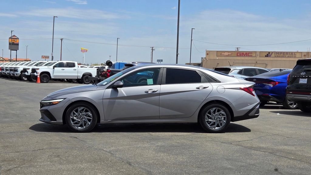 2024 Hyundai Elantra SEL - Photo 7
