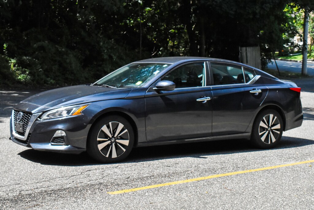 Used 2021 Nissan Altima 2.5 SV Sedan