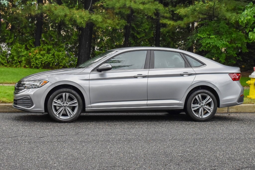 Used 2024 Volkswagen Jetta 1.5T SE Sedan