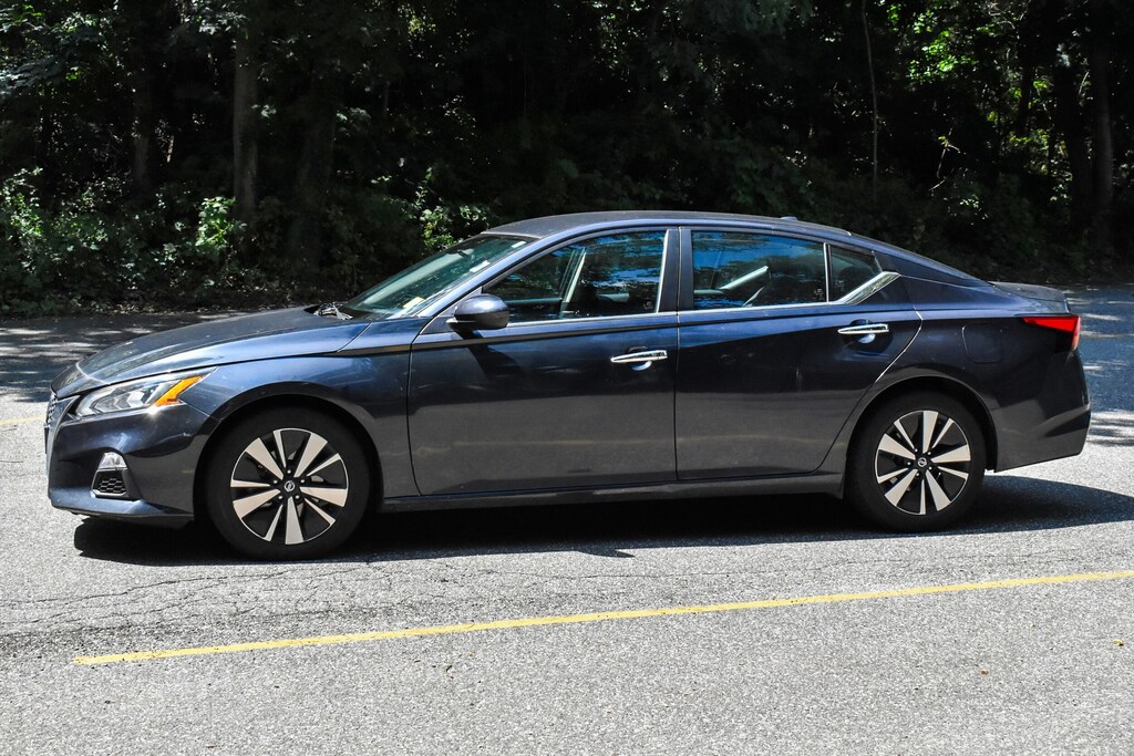 Used 2021 Nissan Altima 2.5 SV Sedan