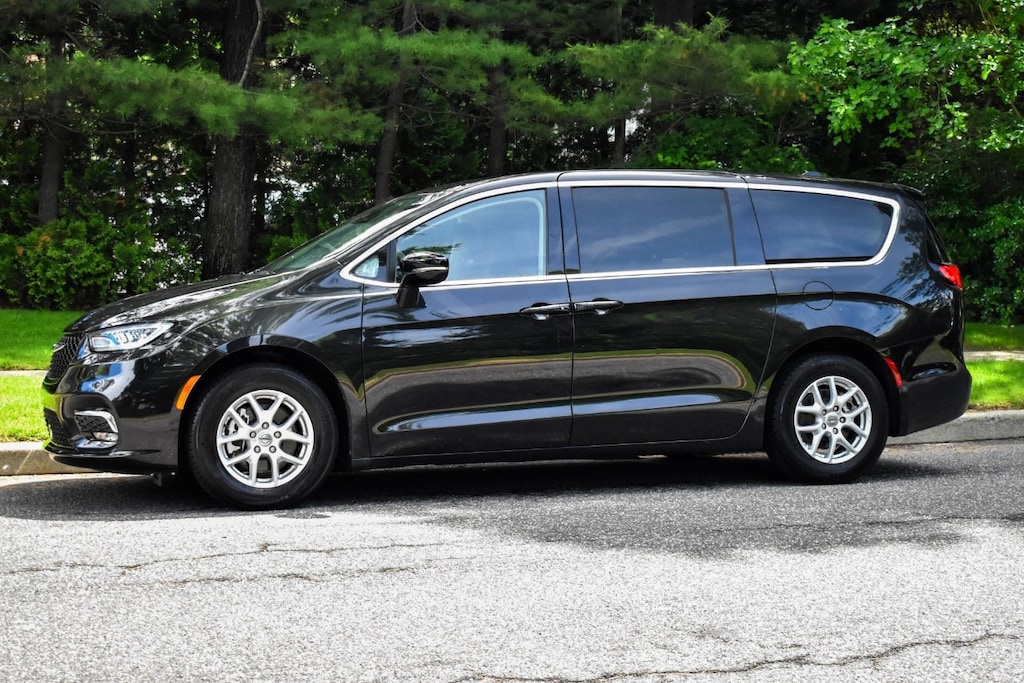 Used 2024 Chrysler Pacifica Touring L Van Passenger Van