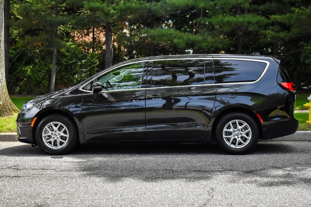 Used 2024 Chrysler Pacifica Touring L Van Passenger Van