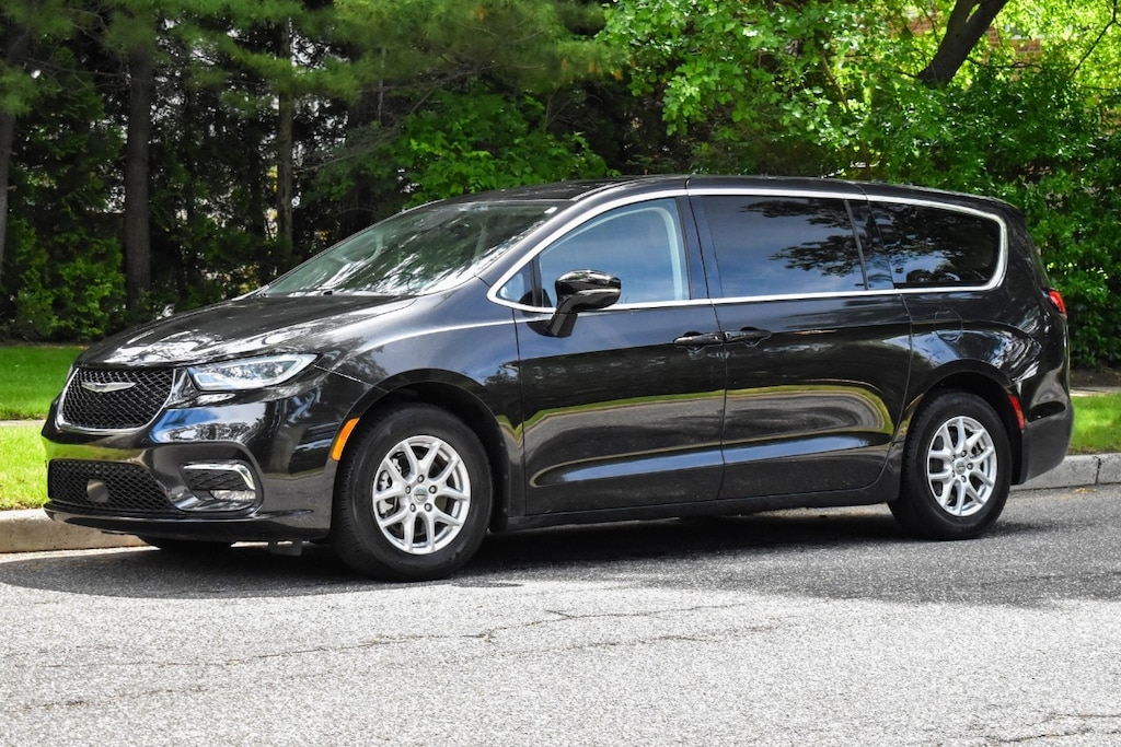 Used 2024 Chrysler Pacifica Touring L Van Passenger Van
