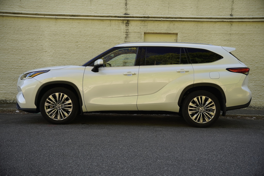 Used 2023 Toyota Highlander XSE SUV