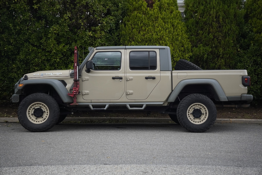 Used 2020 Jeep Gladiator Sport Truck Crew Cab