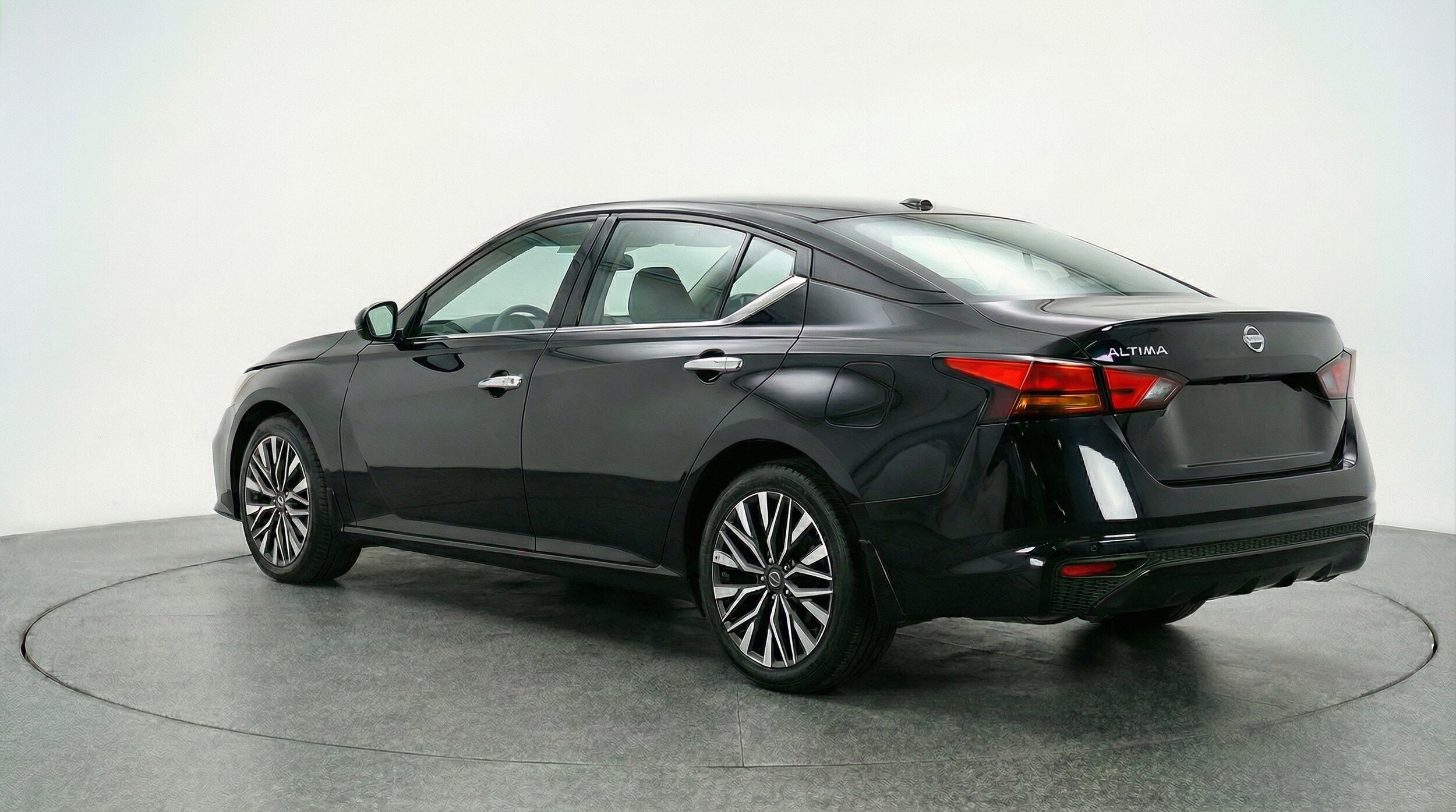 Thumbnail: 2025 Nissan Altima - 5