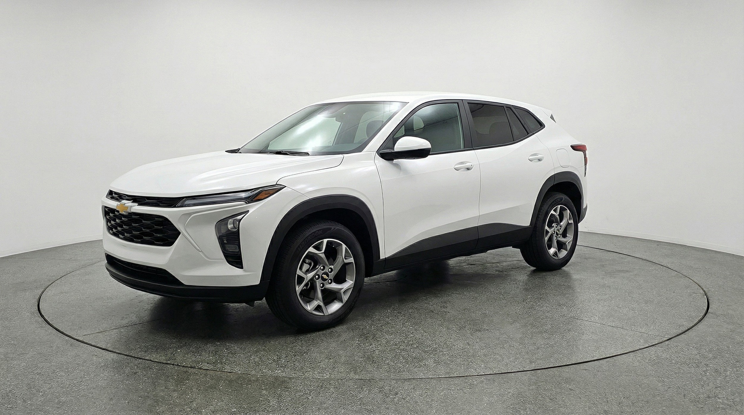 Thumbnail: 2025 Chevrolet Trax - 3