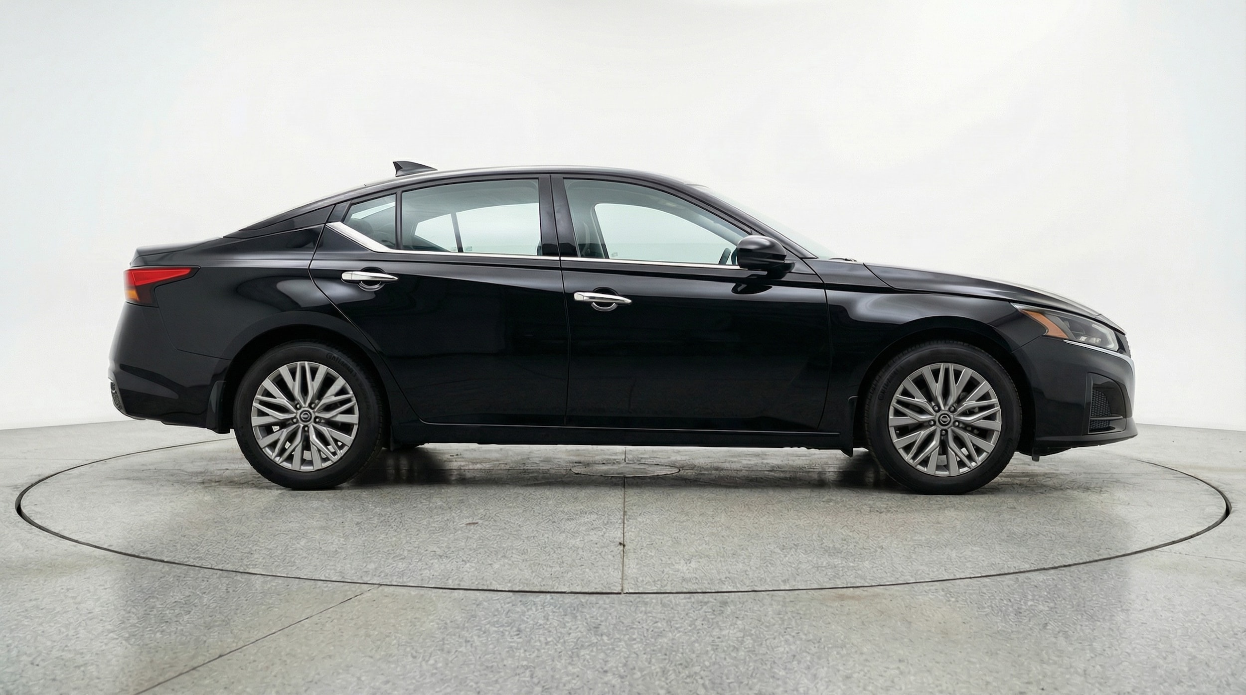 Thumbnail: 2025 Nissan Altima - 8