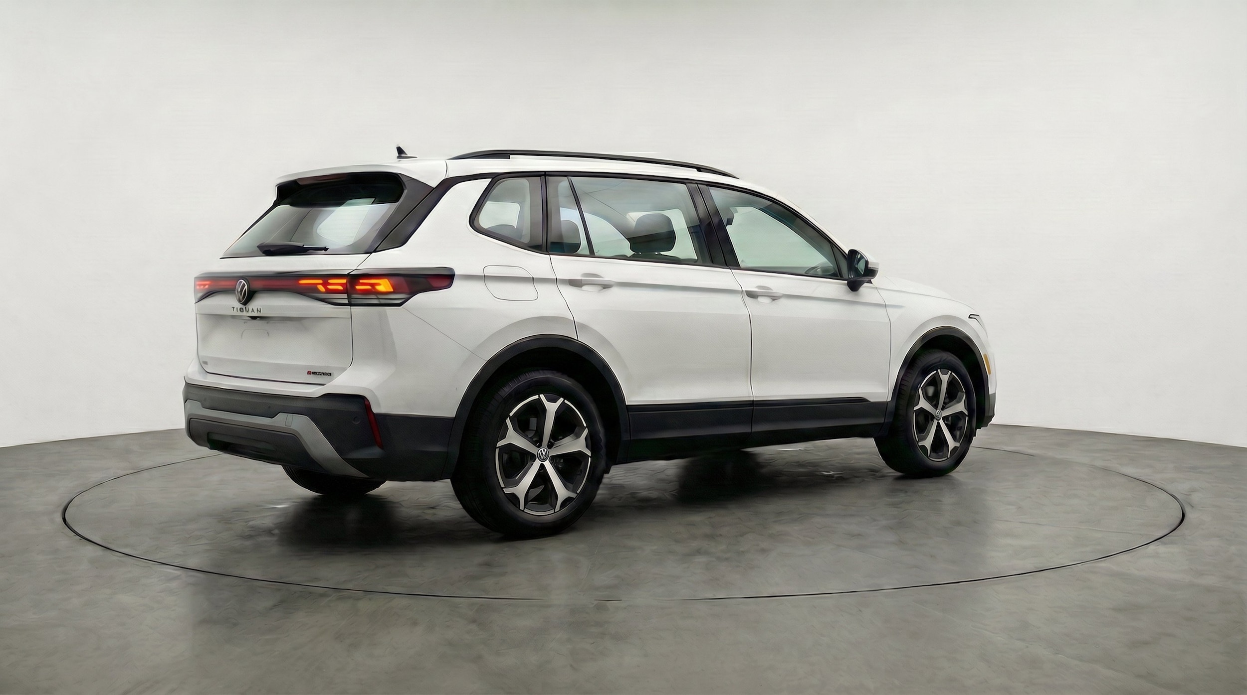 Thumbnail: 2026 Volkswagen Tiguan - 9