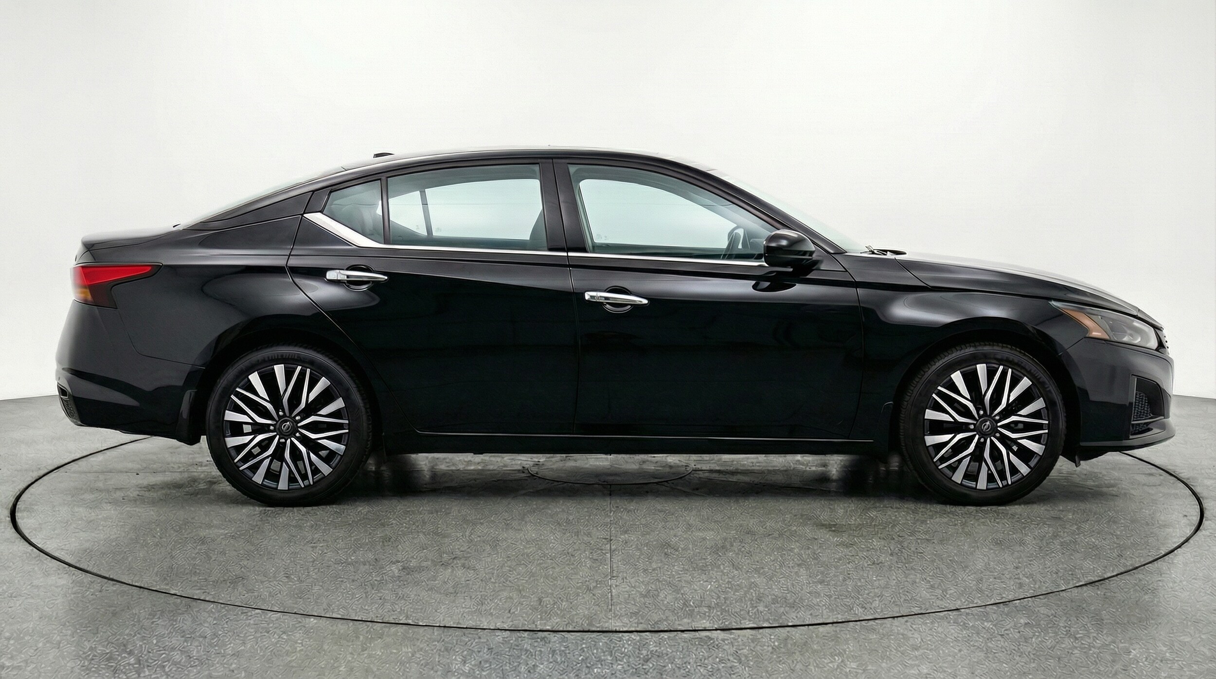 Thumbnail: 2025 Nissan Altima - 8