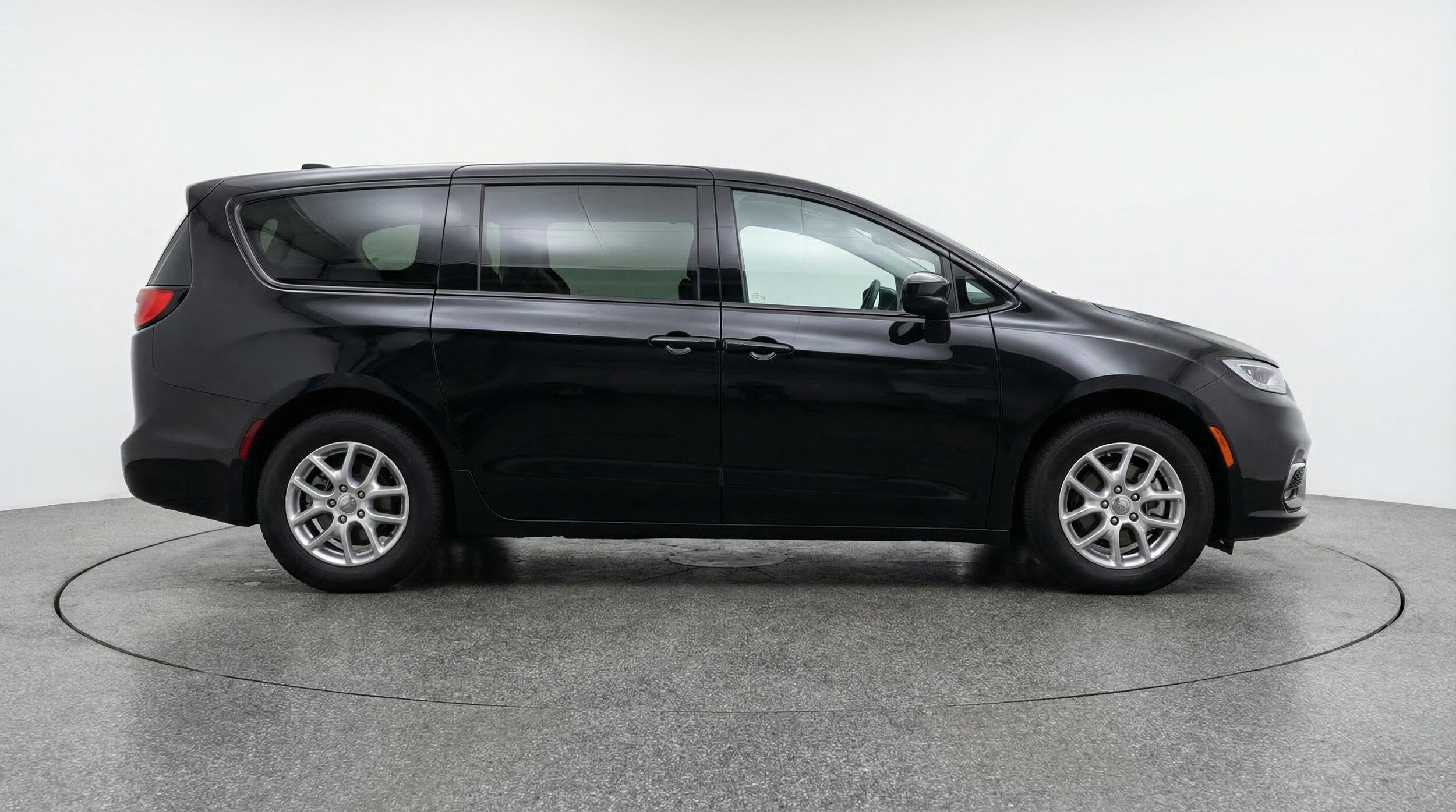 Thumbnail: 2024 Chrysler Voyager - 11