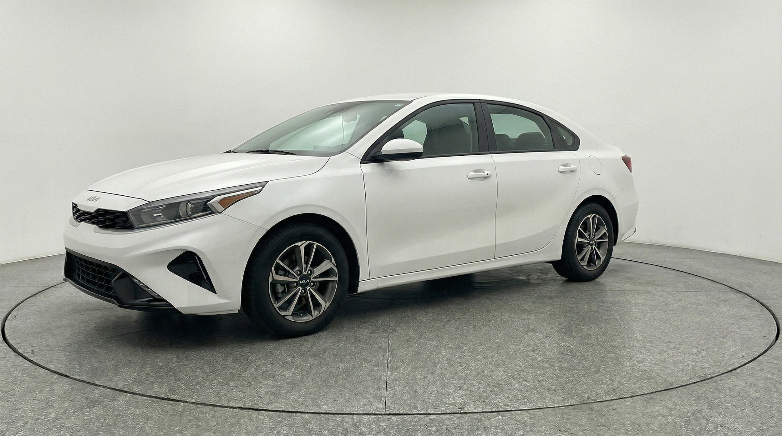 Thumbnail: 2024 Kia Forte - 3