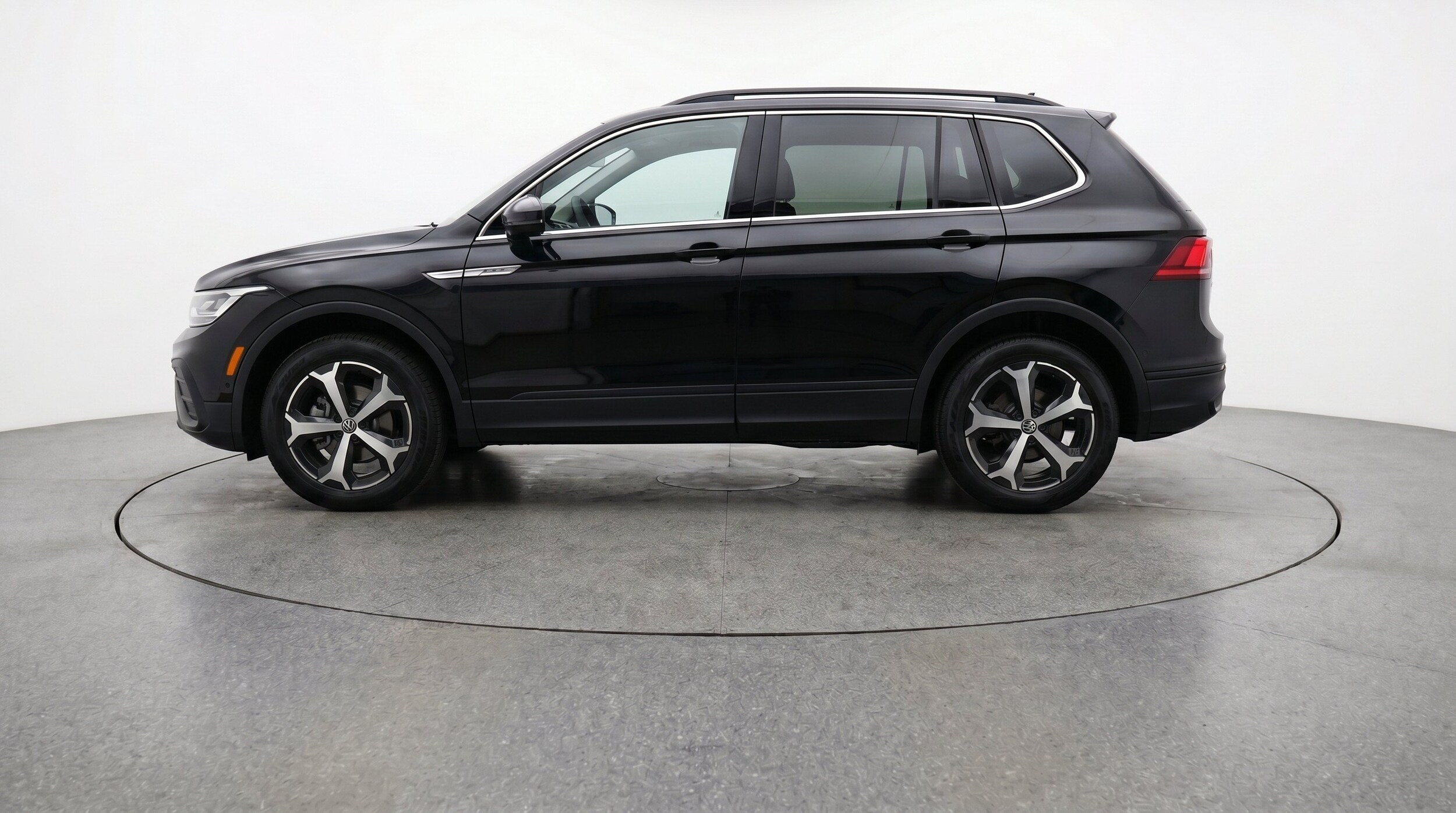 Thumbnail: 2026 Volkswagen Tiguan - 5