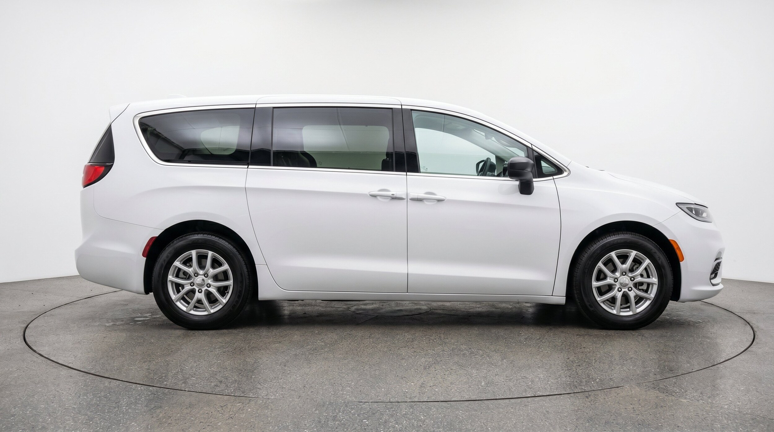 Thumbnail: 2024 Chrysler Voyager - 11
