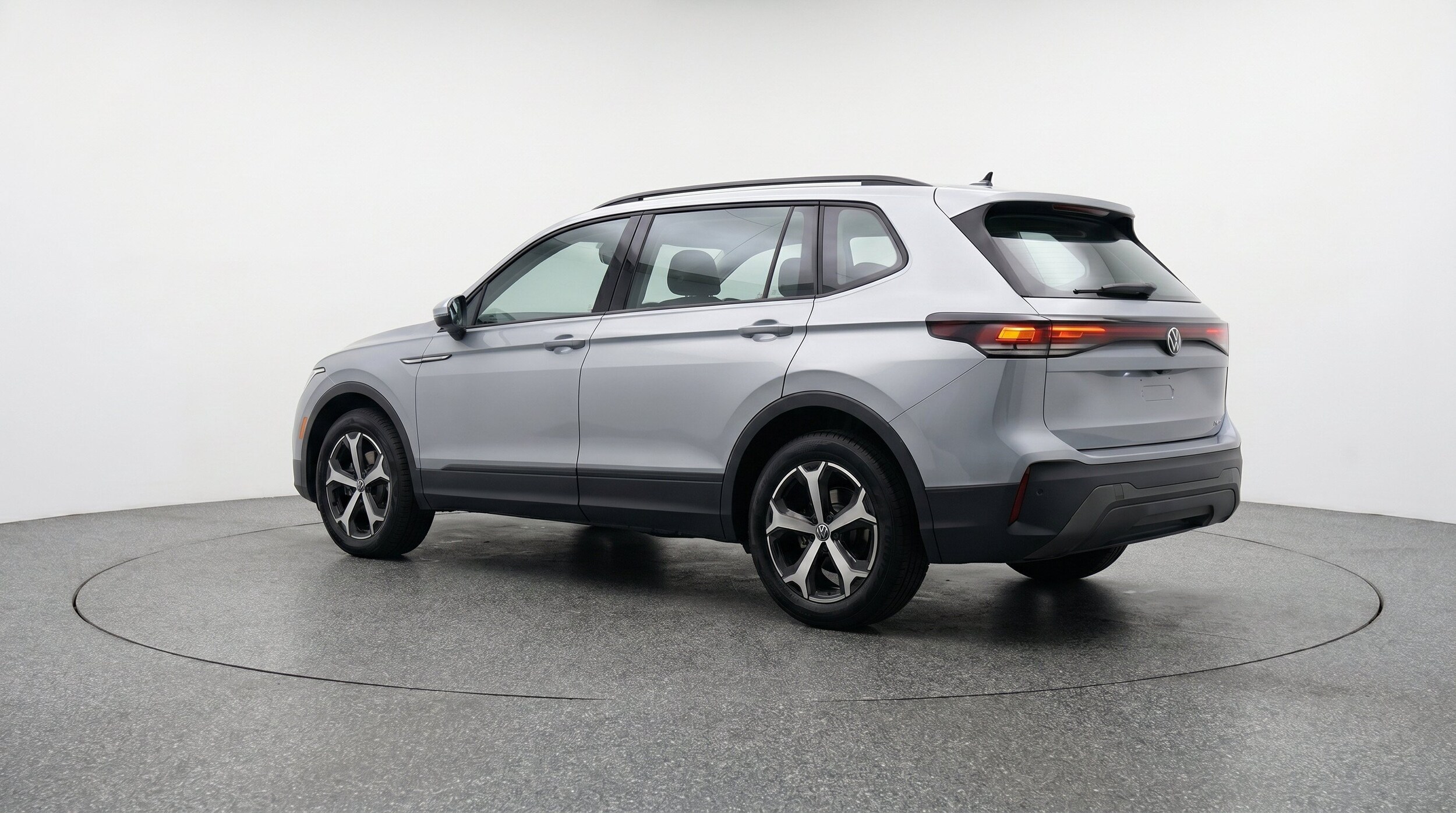 Thumbnail: 2026 Volkswagen Tiguan - 6