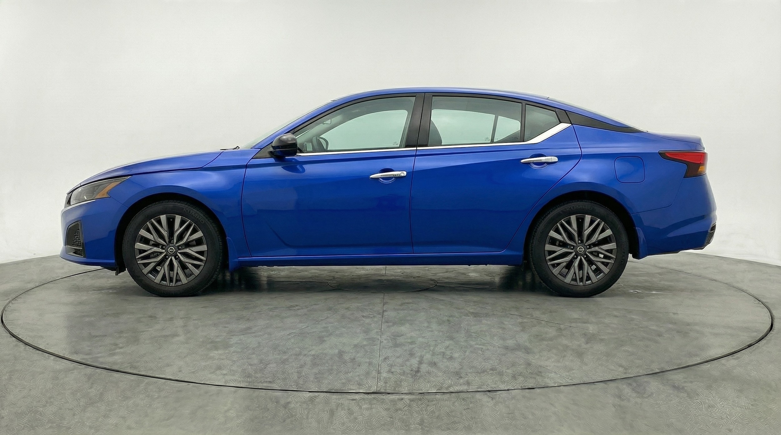 Thumbnail: 2025 Nissan Altima - 4