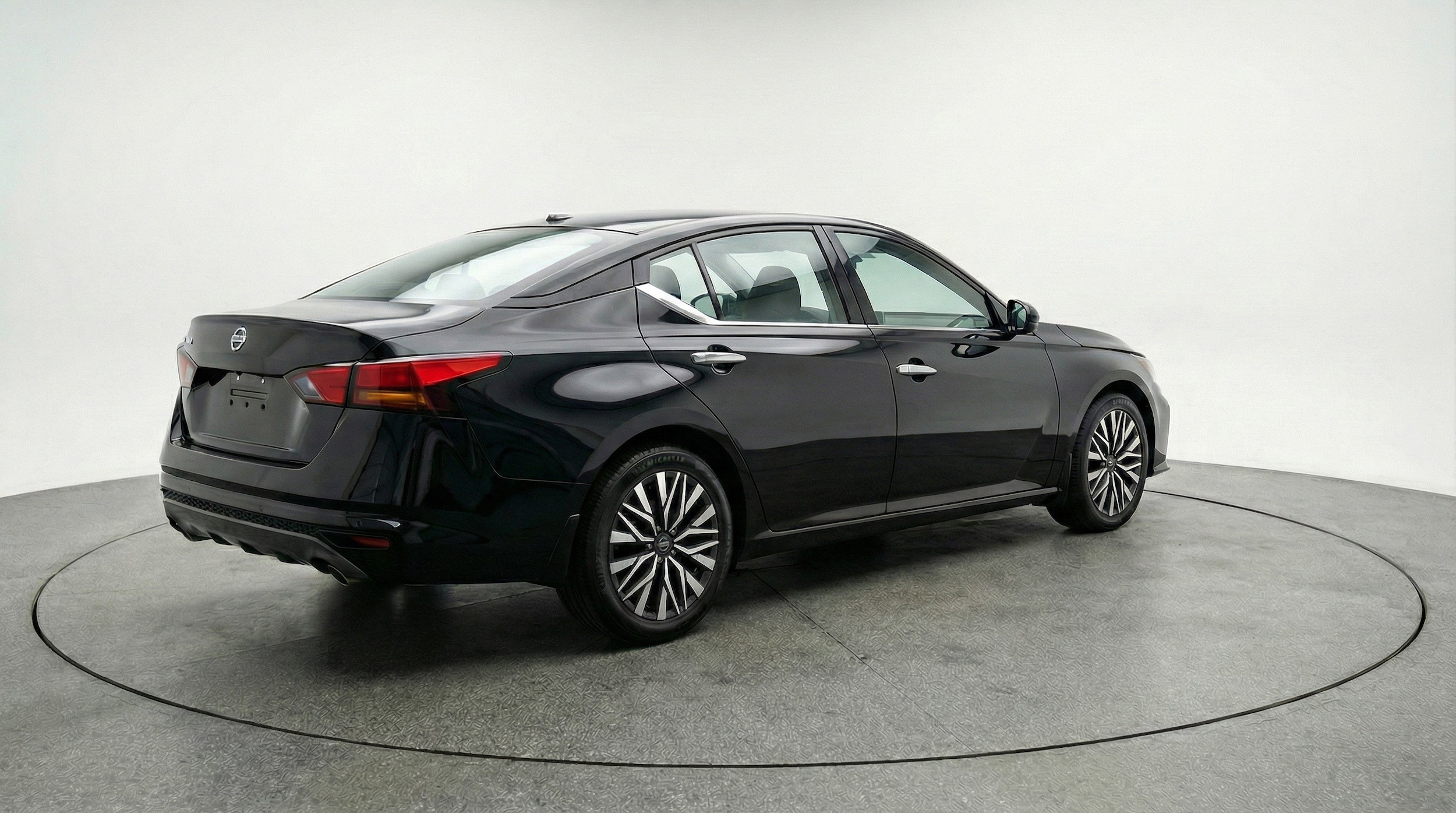 Thumbnail: 2025 Nissan Altima - 9