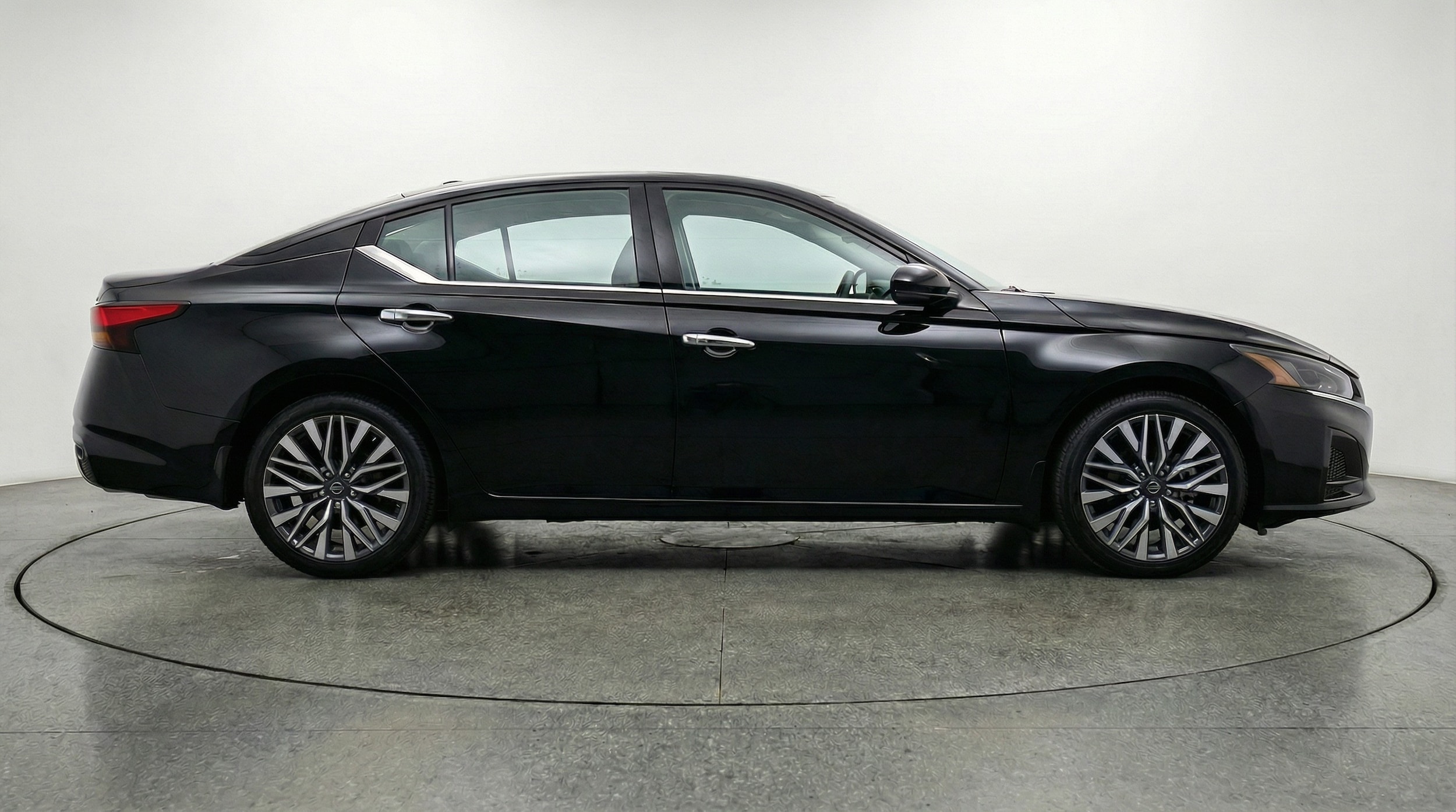 Thumbnail: 2025 Nissan Altima - 8