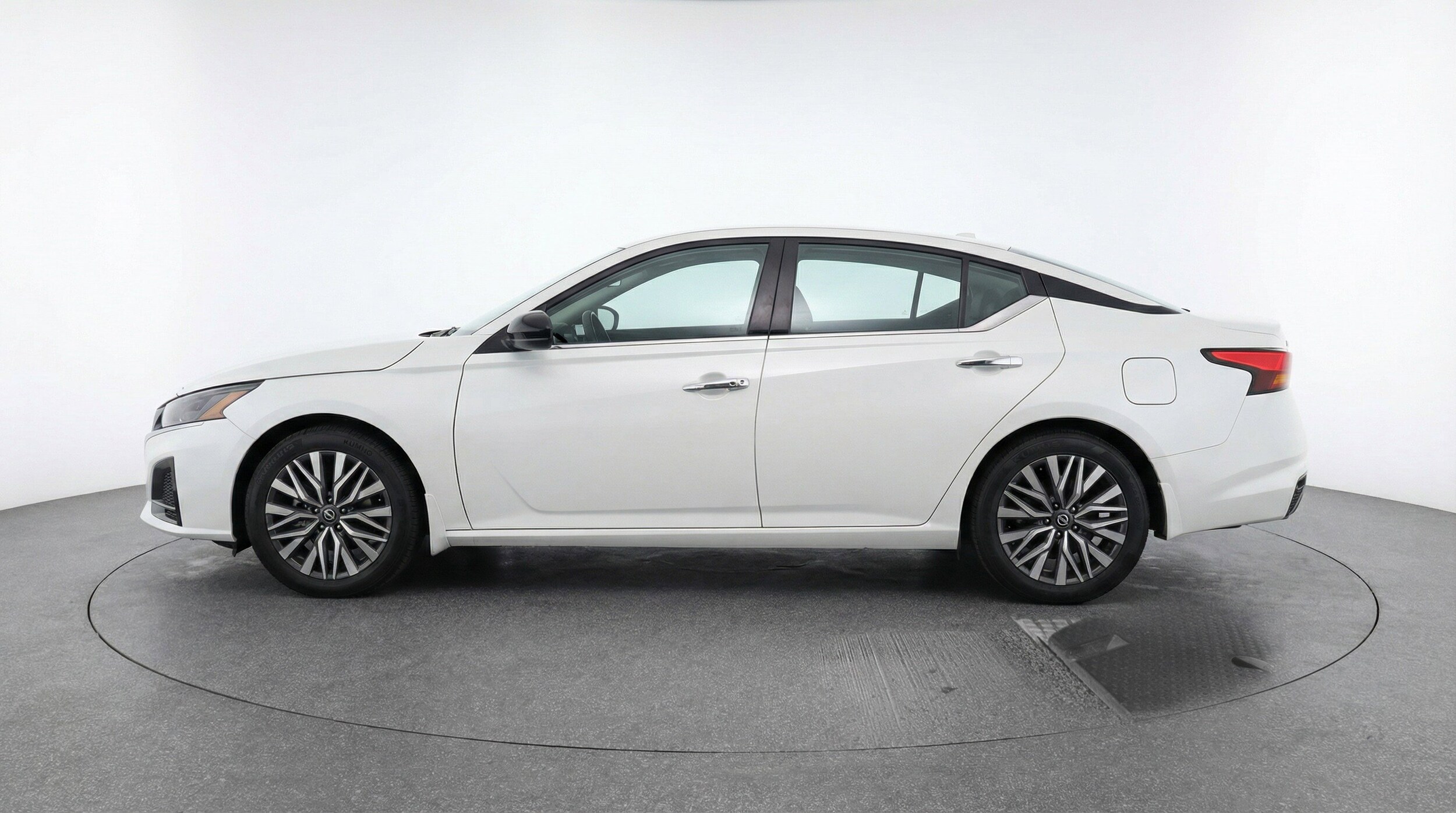 Thumbnail: 2025 Nissan Altima - 5