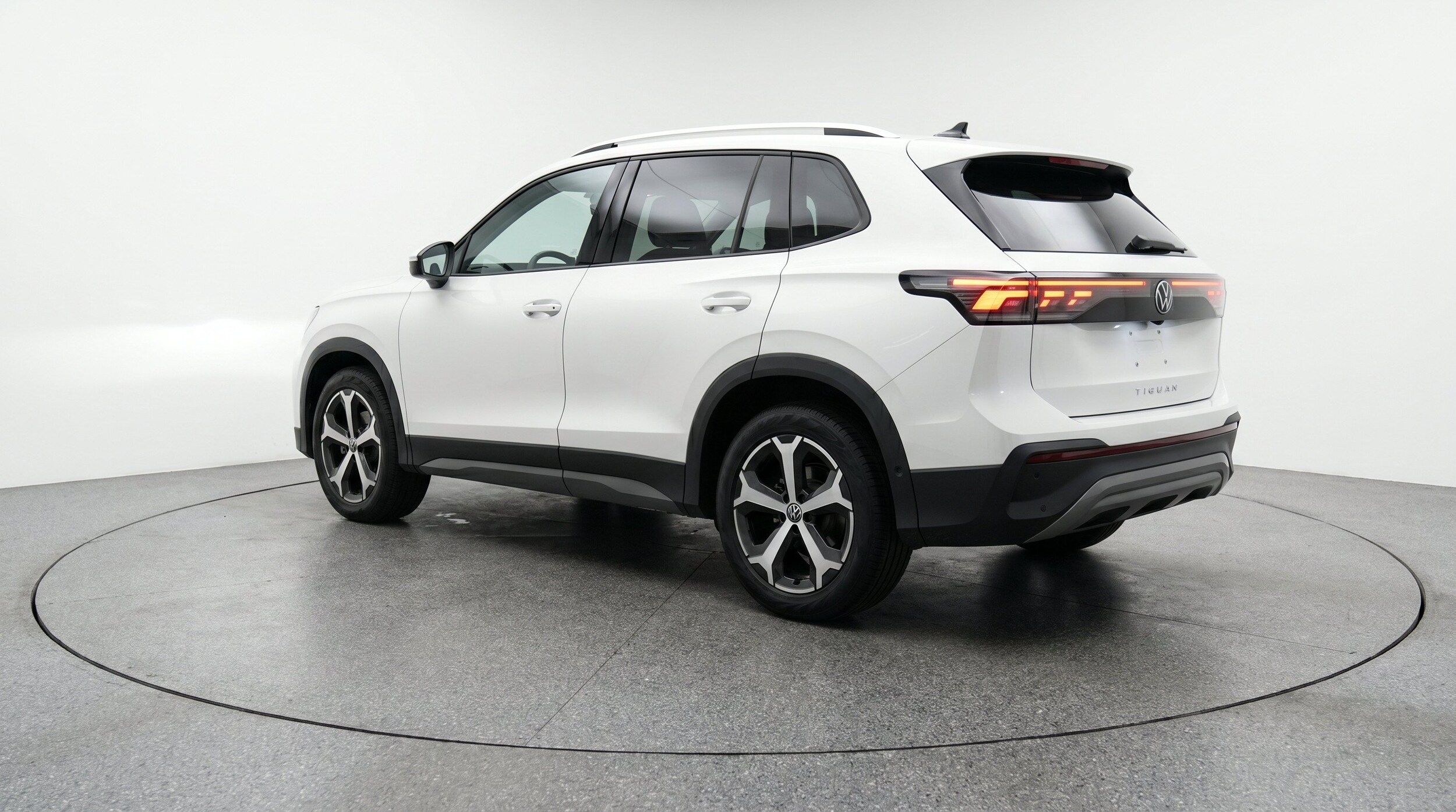 Thumbnail: 2026 Volkswagen Tiguan - 6